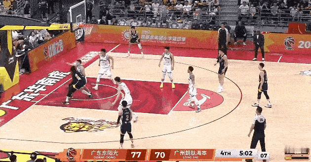 价值连城的三分球，还能对崔永熙有啥意见…广东男篮vs龙狮男篮广东宏远