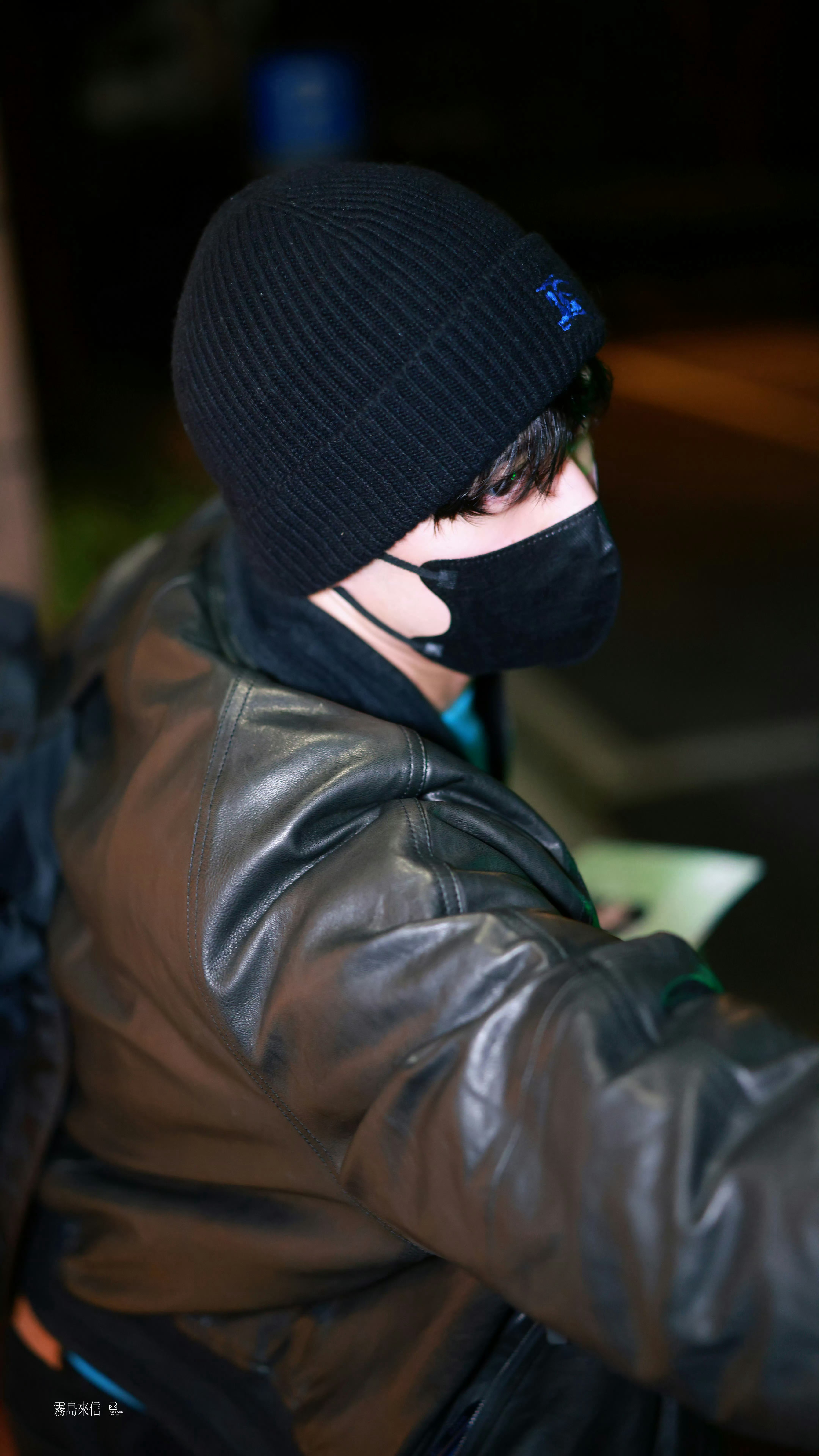 吴磊哥味是一种感觉吴磊最新路透照释出，冷帽搭配飞行夹克，直呼好帅一男的。图源见水