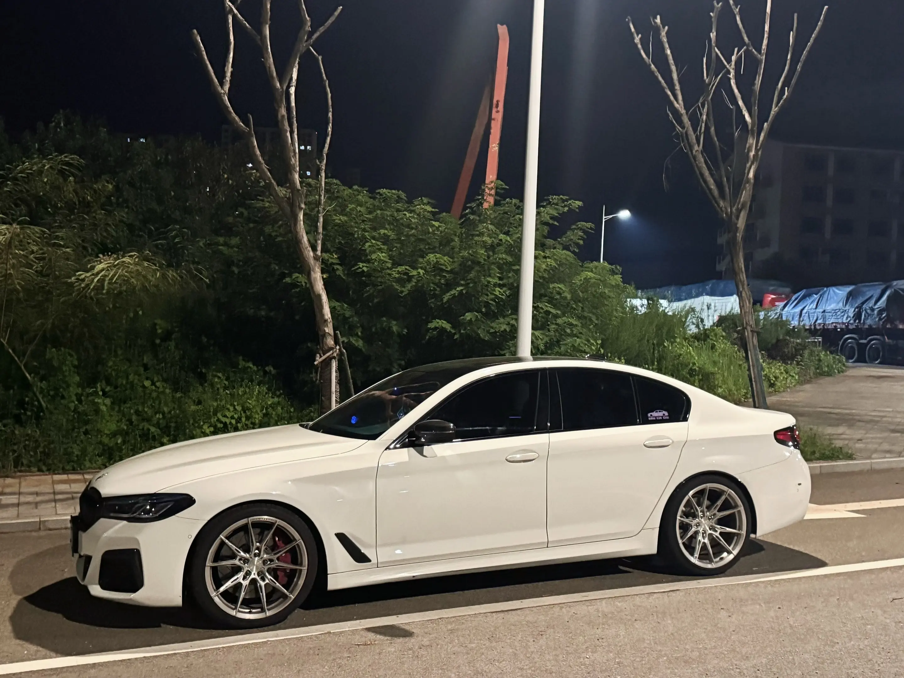 下一个颜色：液态金属克莱因蓝