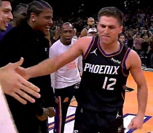 华子关键2罚不中，吉莱斯皮中投准绝杀，兰德尔反绝杀不中！ 