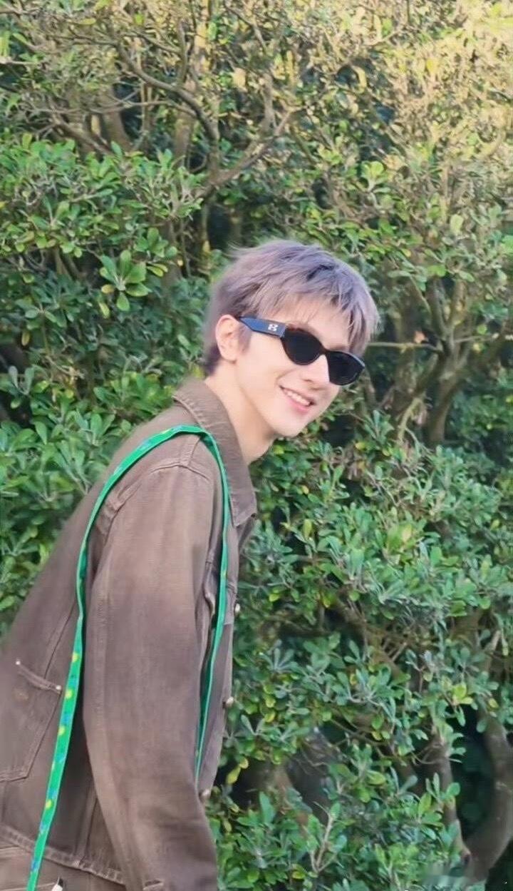 林一《地球超新鲜》新路透🈶 染了新发色～ 