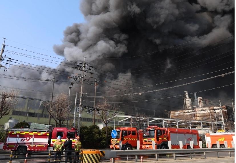 韩国大田广域市一家汽车零件制造厂发生大火，死亡人数增至至少14人，60人受伤，其