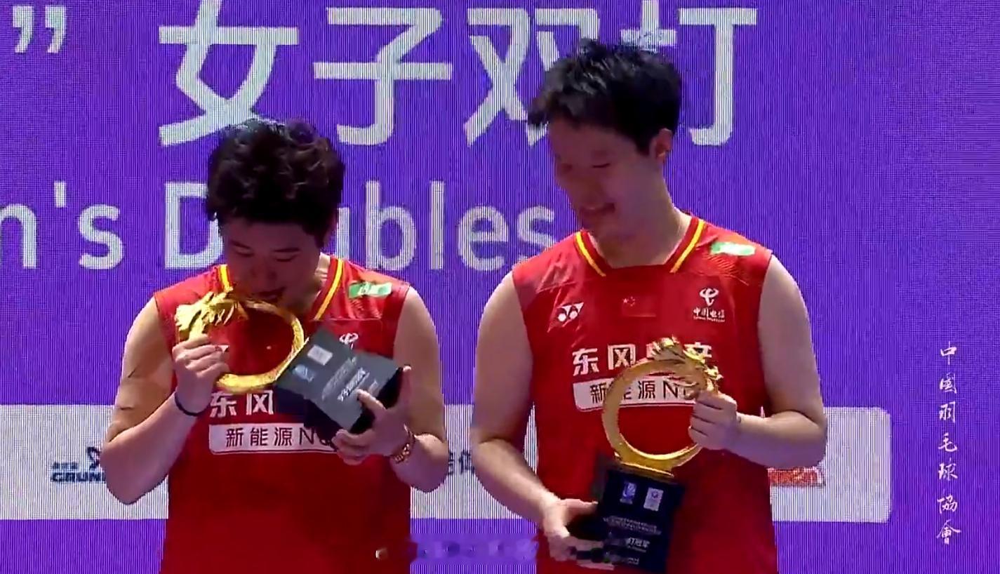 蛋妞：咬一口看看刘圣书谭宁女双夺冠2026年中国羽毛球公开赛