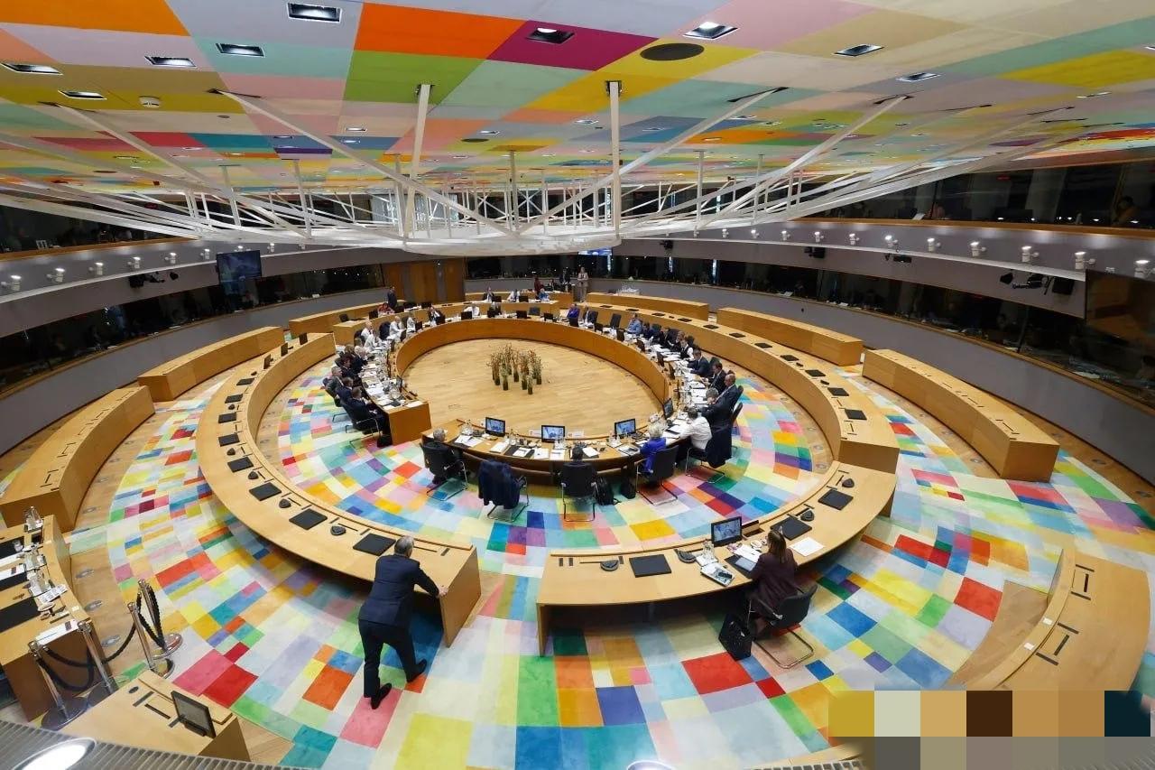 【真不给泽连斯基面子】3月19日，匈牙利总理欧尔班在欧盟峰会期间，于泽连斯基发言