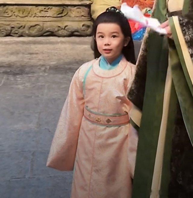 虞书欣这件古装竟然是亲子装 