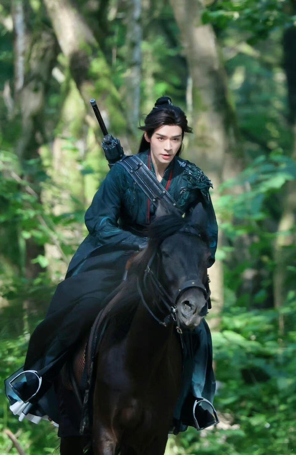 优酷六骏万里马 藏海策马送趣，活力满格！他将轻松欢乐的年味传遍四方，为你开启马年