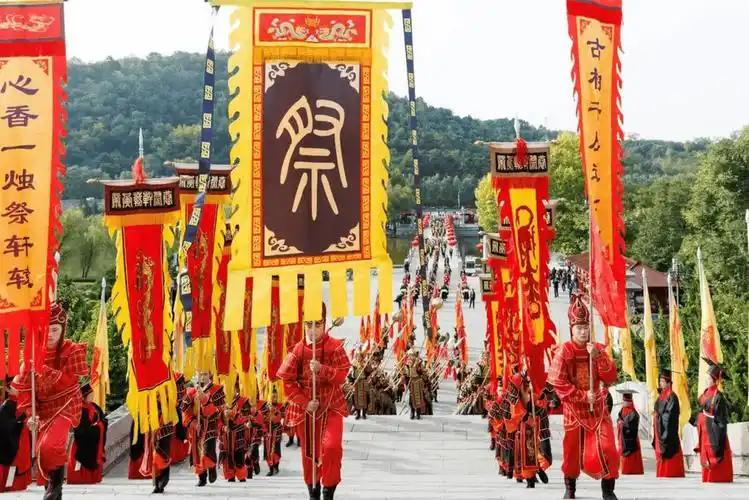 新郑名人


1；黄帝:华夏的人文始祖，出生于新郑，建都于新郑，葬于陕西黄陵县。