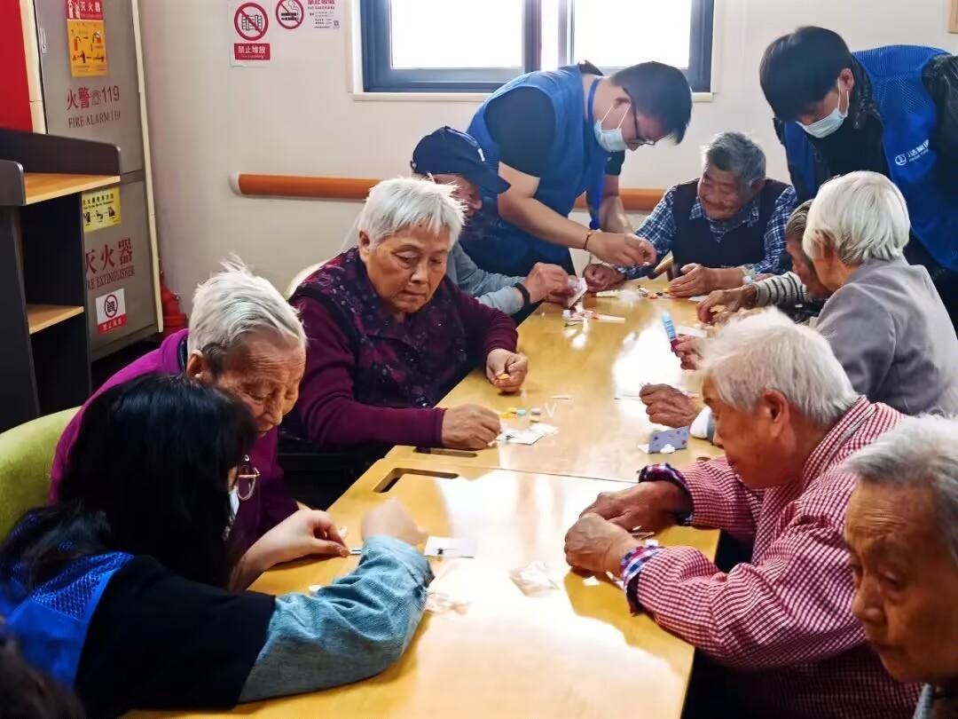 说真的最近听说养老院开始退场了，2025年还可能闹退院潮，我直接懵了， 现在老人
