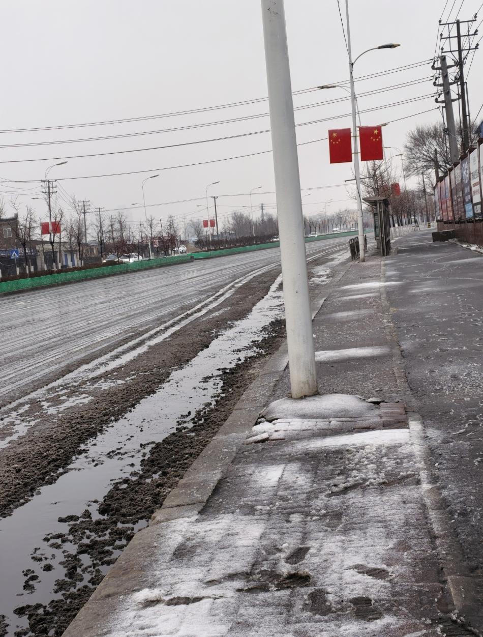 29岁女儿网贷成瘾，父母被逼卖房还债，最后结局让人唏嘘。
我同事家的事，听得人心