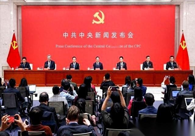 刚刷到个新闻，心脏结结实实地跳了一下。
国家把未来五年的剧本，写好了。
对，就是