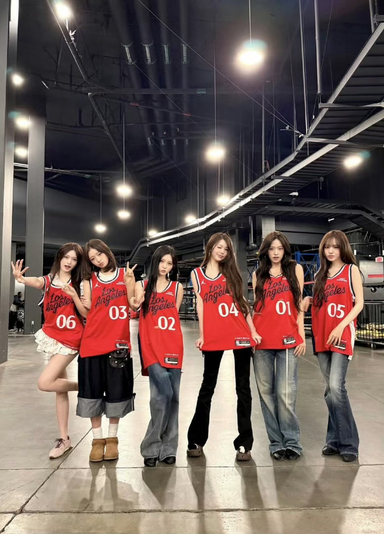 韩国女团IVE现身观战快船比赛！