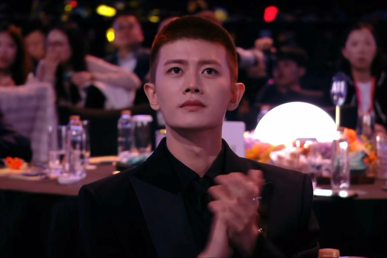 导播忍了全程最后还是忍不住了吧🙊🙊🙊宋祖儿领奖导播切任嘉伦