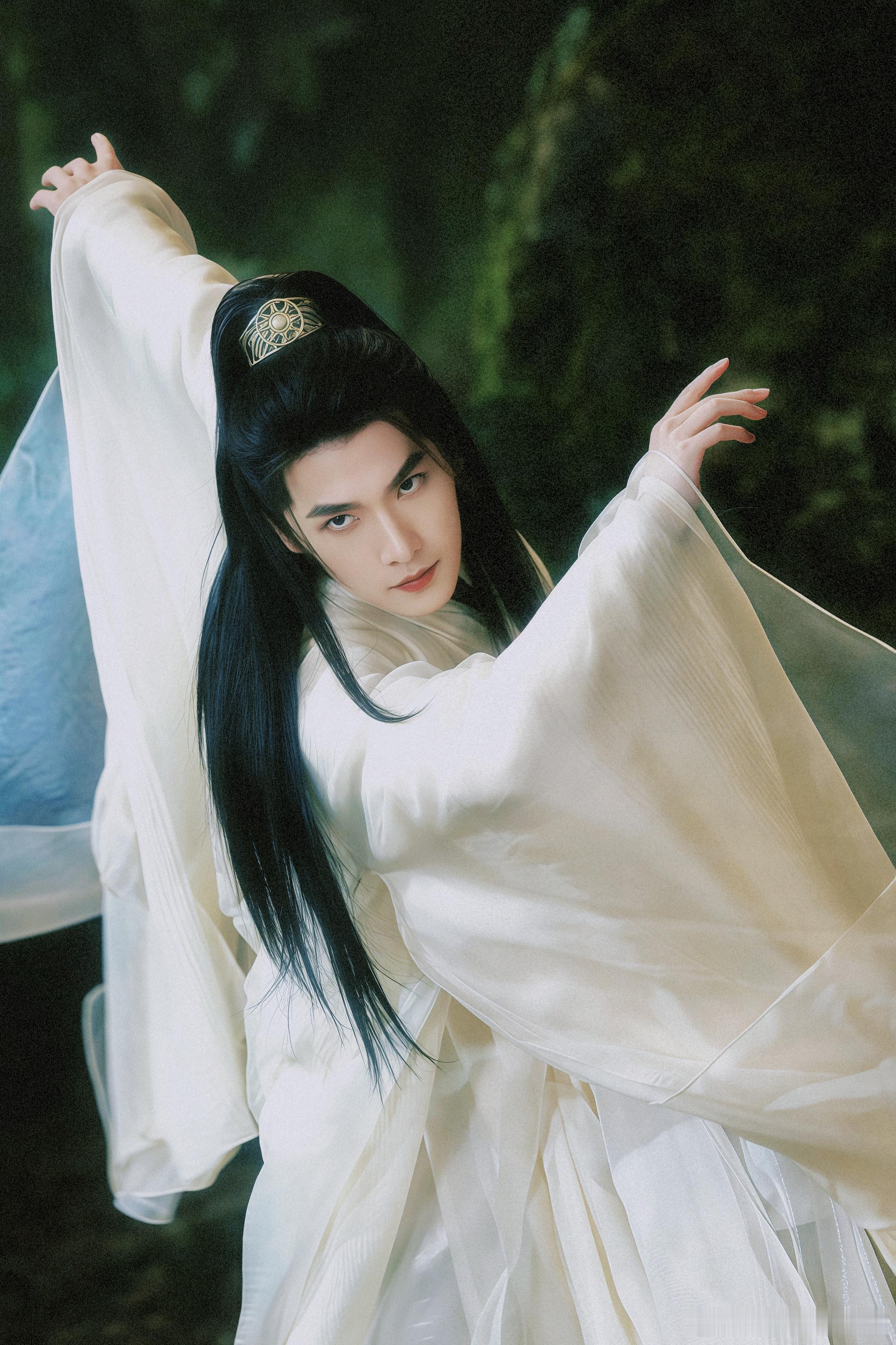 杨洋演古装白月光回马枪 ​​​杨洋在《凡人修仙传》演韩立，古装还是那股白月光味儿