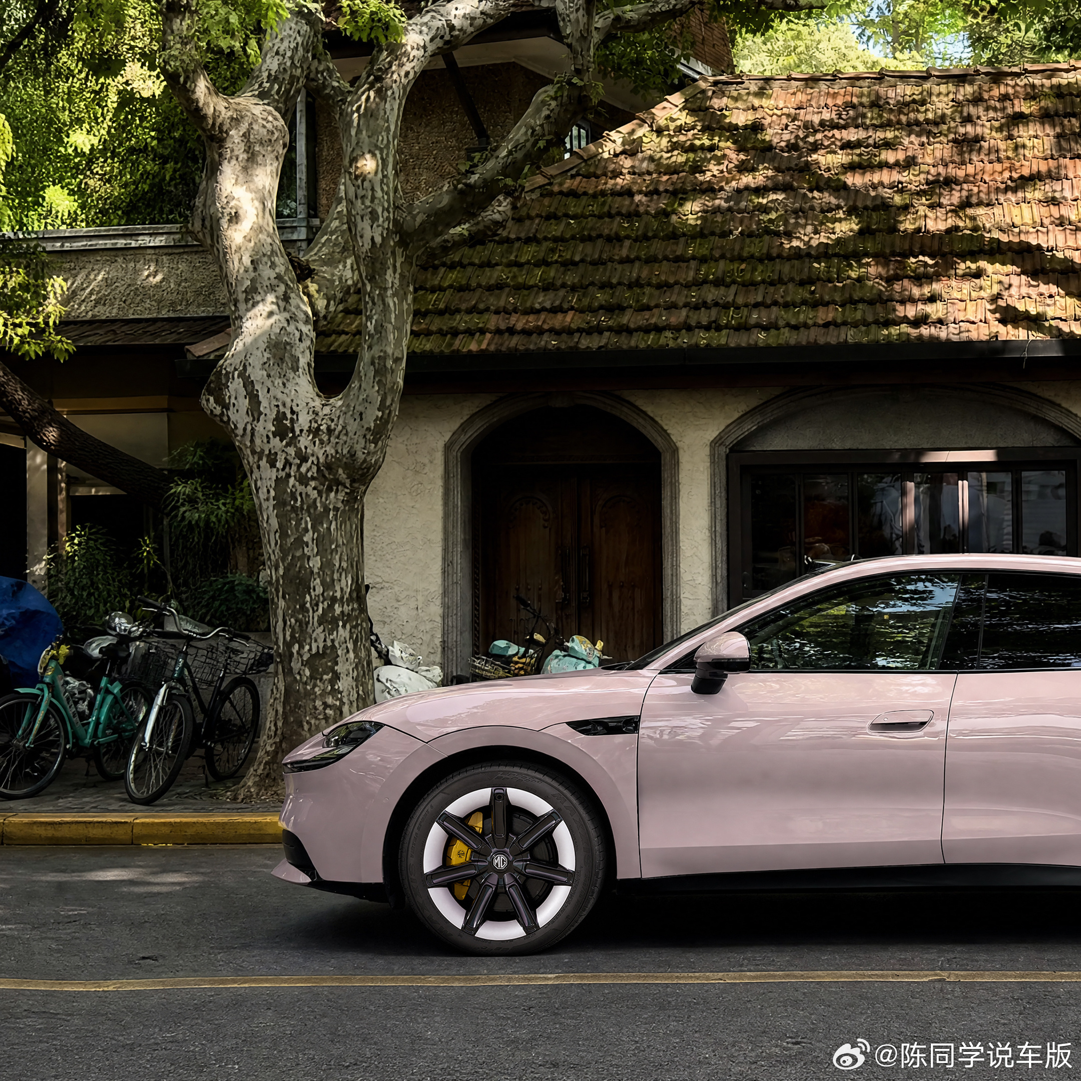 小图看成保时捷Taycan