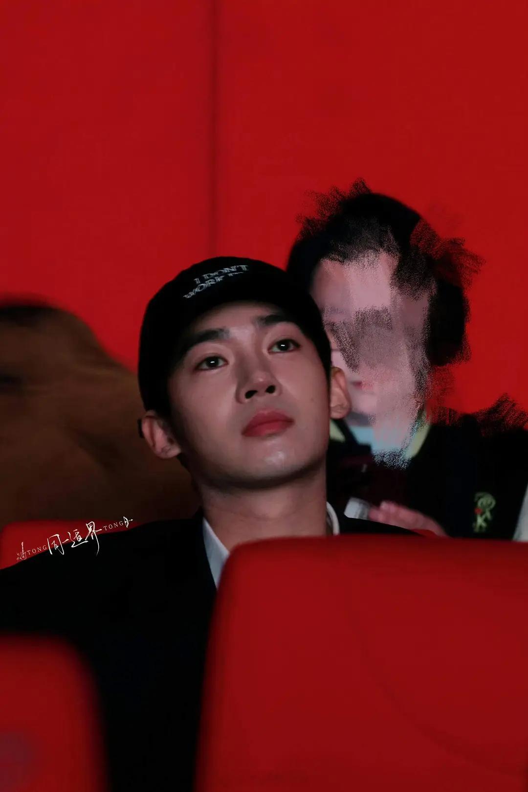 于适🍅去看陈思诚《10间敢死队》路演了，这是素颜吗？ 