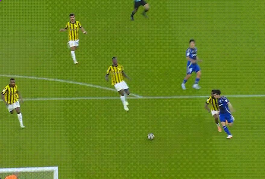 马宁吹亚冠摊上事儿了？执法吉达联合VS町田泽维亚，他有两次判罚惹来争议：一次是吉