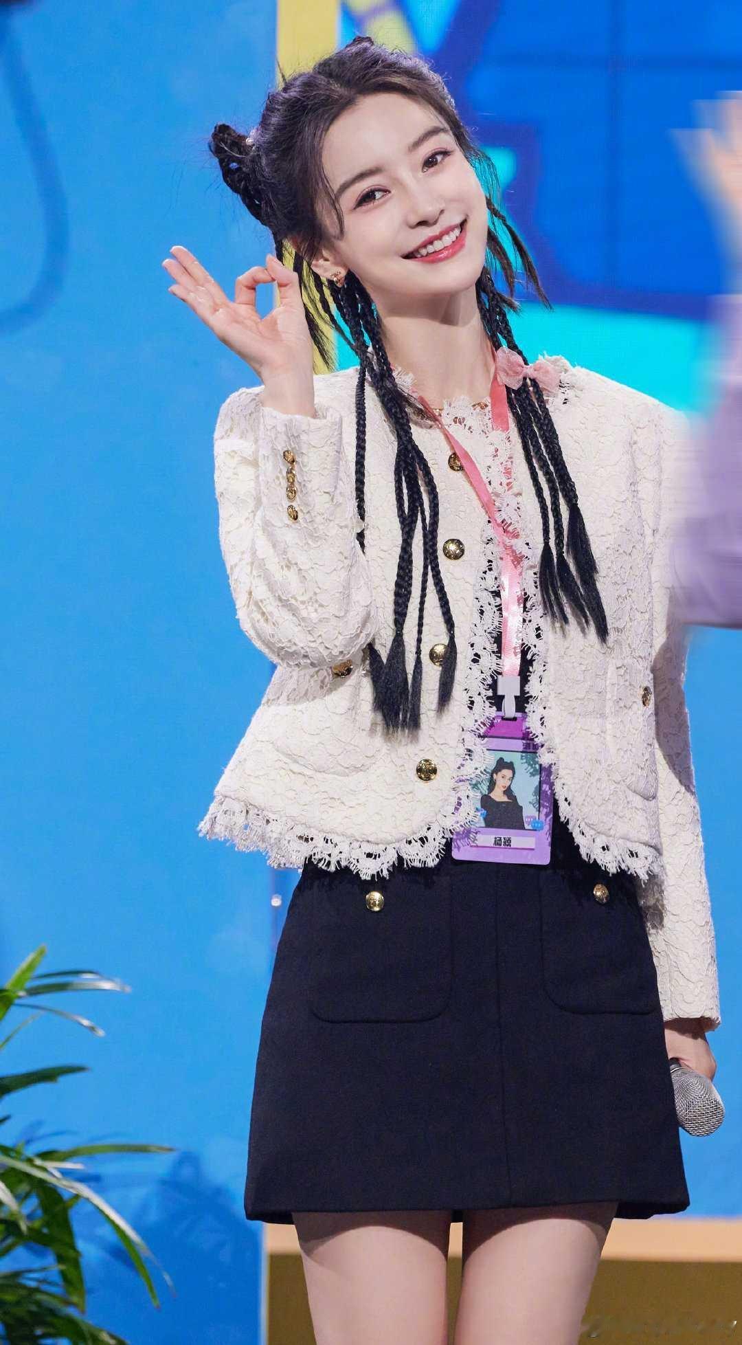 angelababy angelababy 你和快乐一样值得我去奔赴，因为有特别
