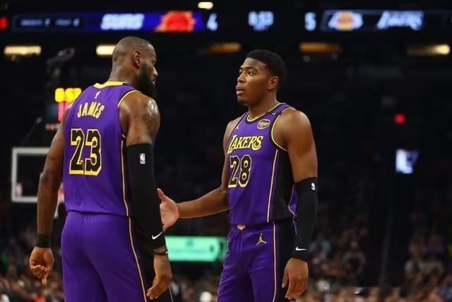 湖人战雄鹿前迎利好 詹姆斯升级大概率出战

湖人官方更新对阵雄鹿赛前伤情：
詹姆