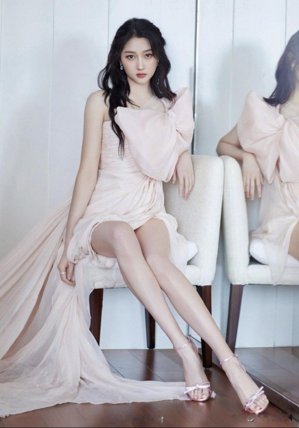 关晓彤大长腿关晓彤