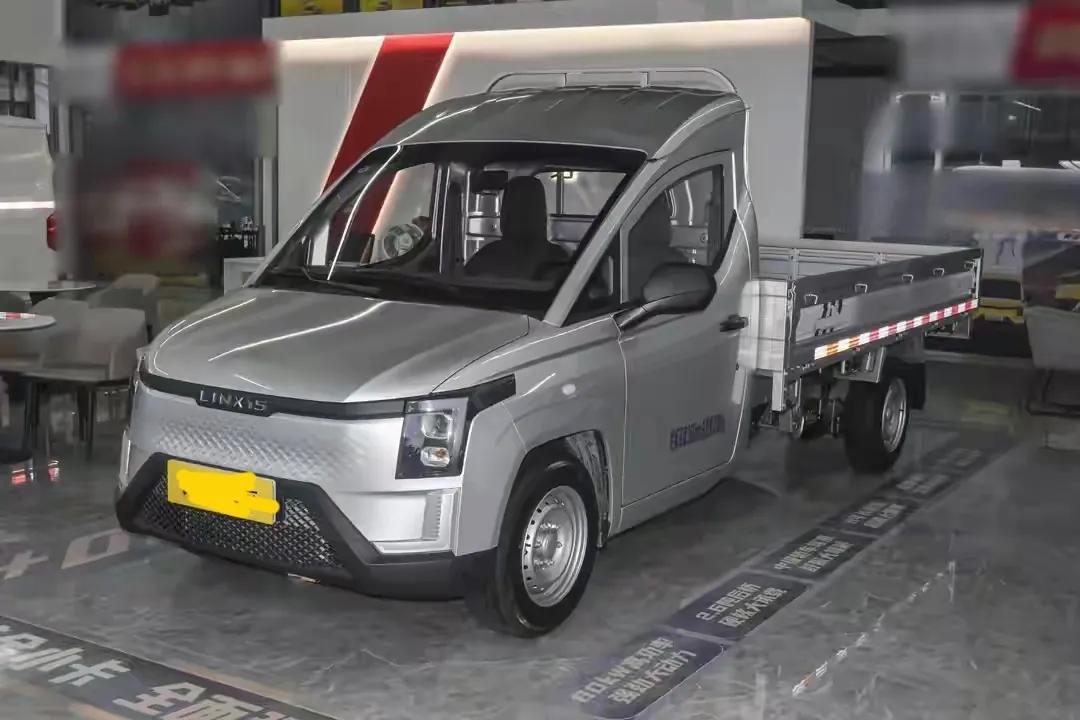 售10.8万元起 2025款菱势黄金小卡超值版上市 五菱电卡同级
2025款菱势