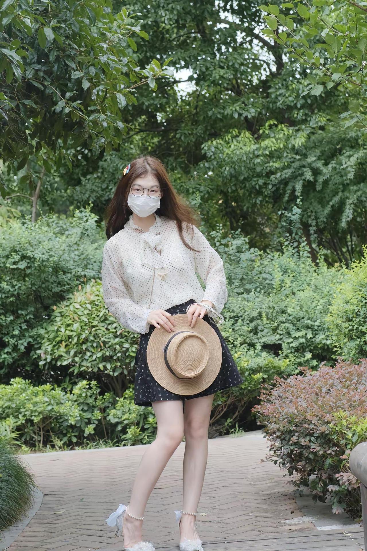 我想 恋人这一页 应是高山流水 携手并进 坚定不移我细数 我珍重穿搭是为了取悦自