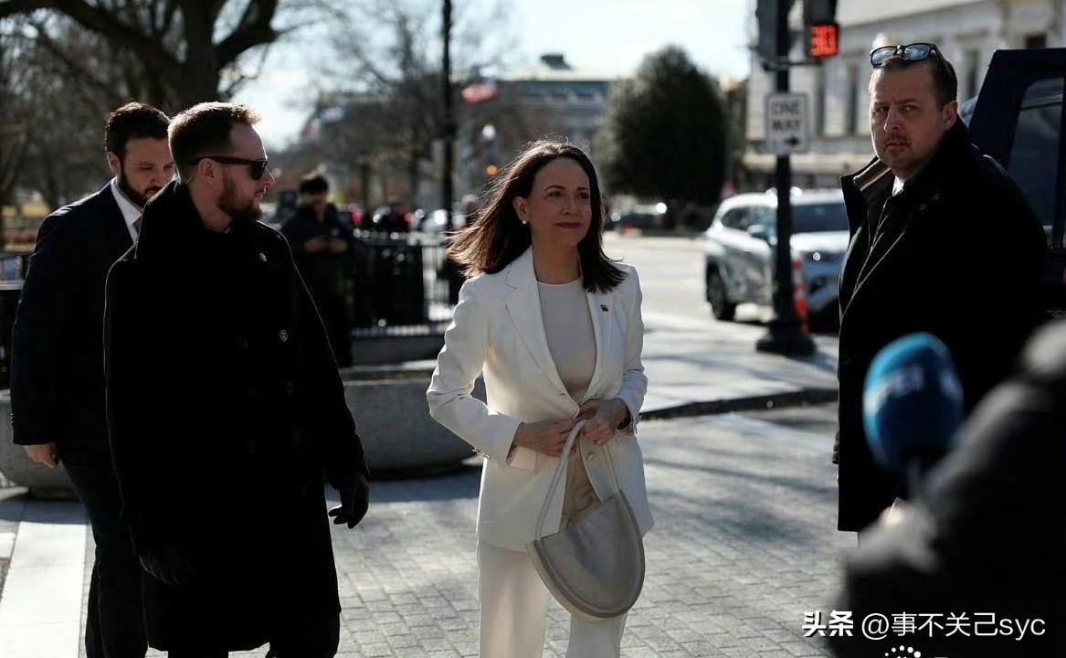 当地时间1月15日，委内瑞拉反对派领导人马查多到白宫见美国总统特朗普
会谈结束后