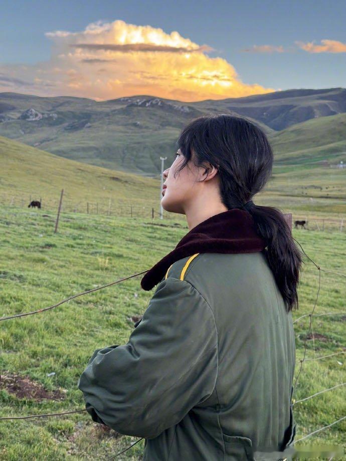 杨紫从未否认自己是光头强同款皮帽大眼睛小嘴巴，关键俩人从没同框过！前cos熊二现