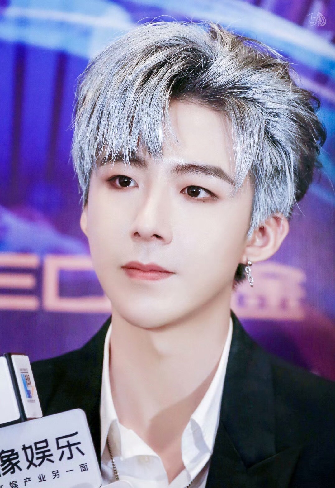 刘宇宁生日快乐啊期待新的一年带来更多好听的歌曲好的角色㊗️越来越红，顺顺利利，天