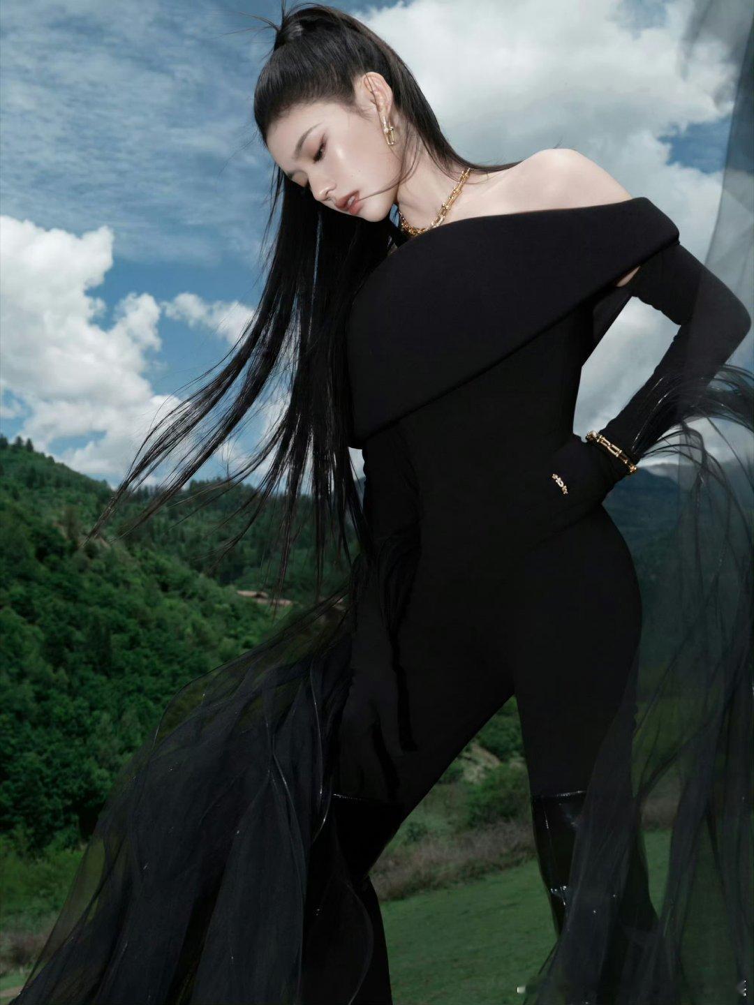 林允VOGUE礼服是裤子林允这套黑纱裤礼服实在太绝了！完全眼前一亮的感觉啊，我直
