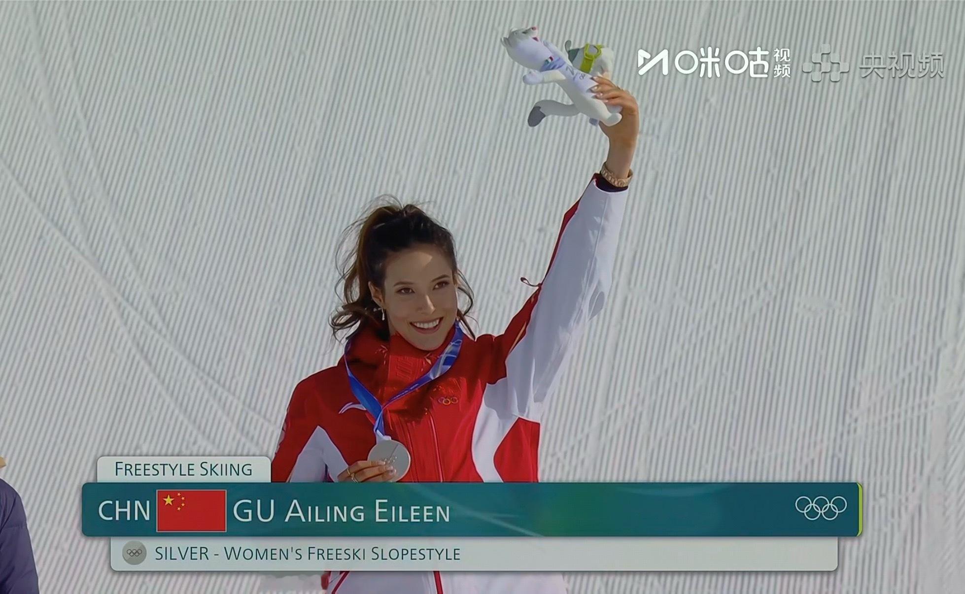 谷爱凌决赛谷爱凌冬奥银牌 谷爱凌获得银牌真的很可惜，但是她自信、大方的一面，真的