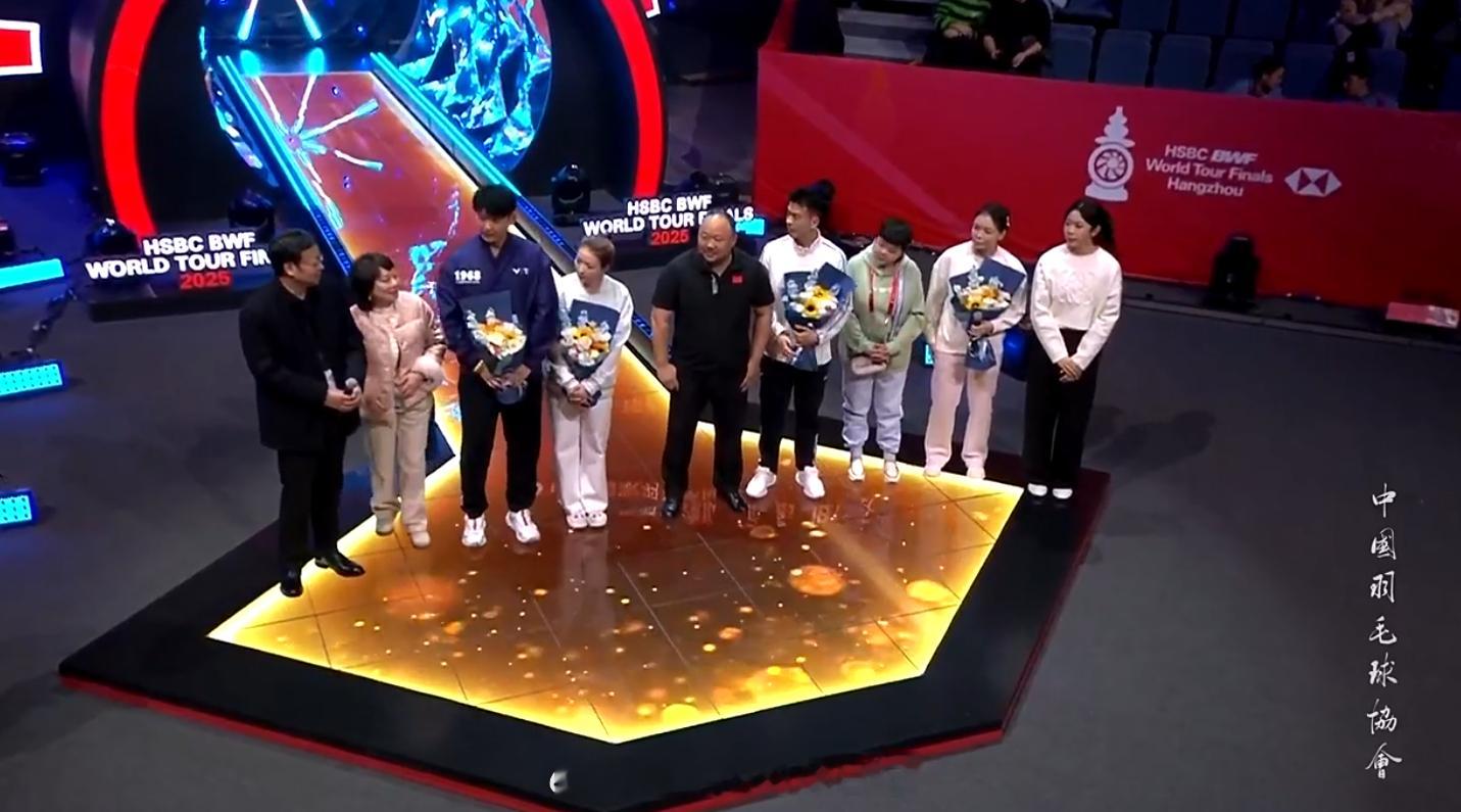 雅思，永不落幕！凡尘，继续精彩！双塔，好！2025年世界羽联年终总决赛热点现场