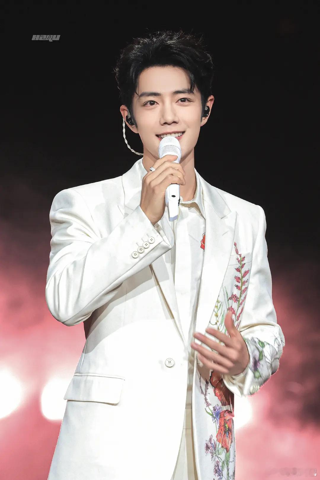 肖战好漂亮啊啊啊啊，过年就要养眼声音好温暖，心灵被净化了 