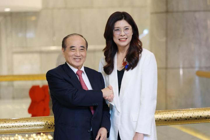 王金平力挺郑！吁政府务实评估十大措施「智慧接纳」 和平转为民生红利

梅花新闻网