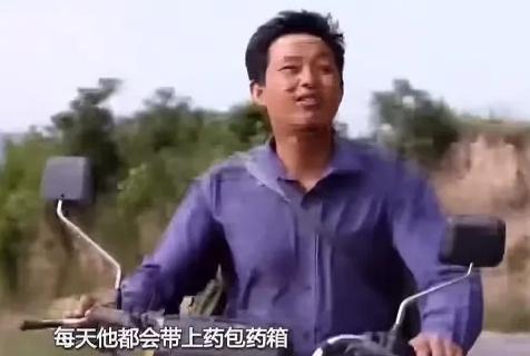 1996年山西，一小伙交不起3000元学费，想放弃上大学，村民们给他凑了3025