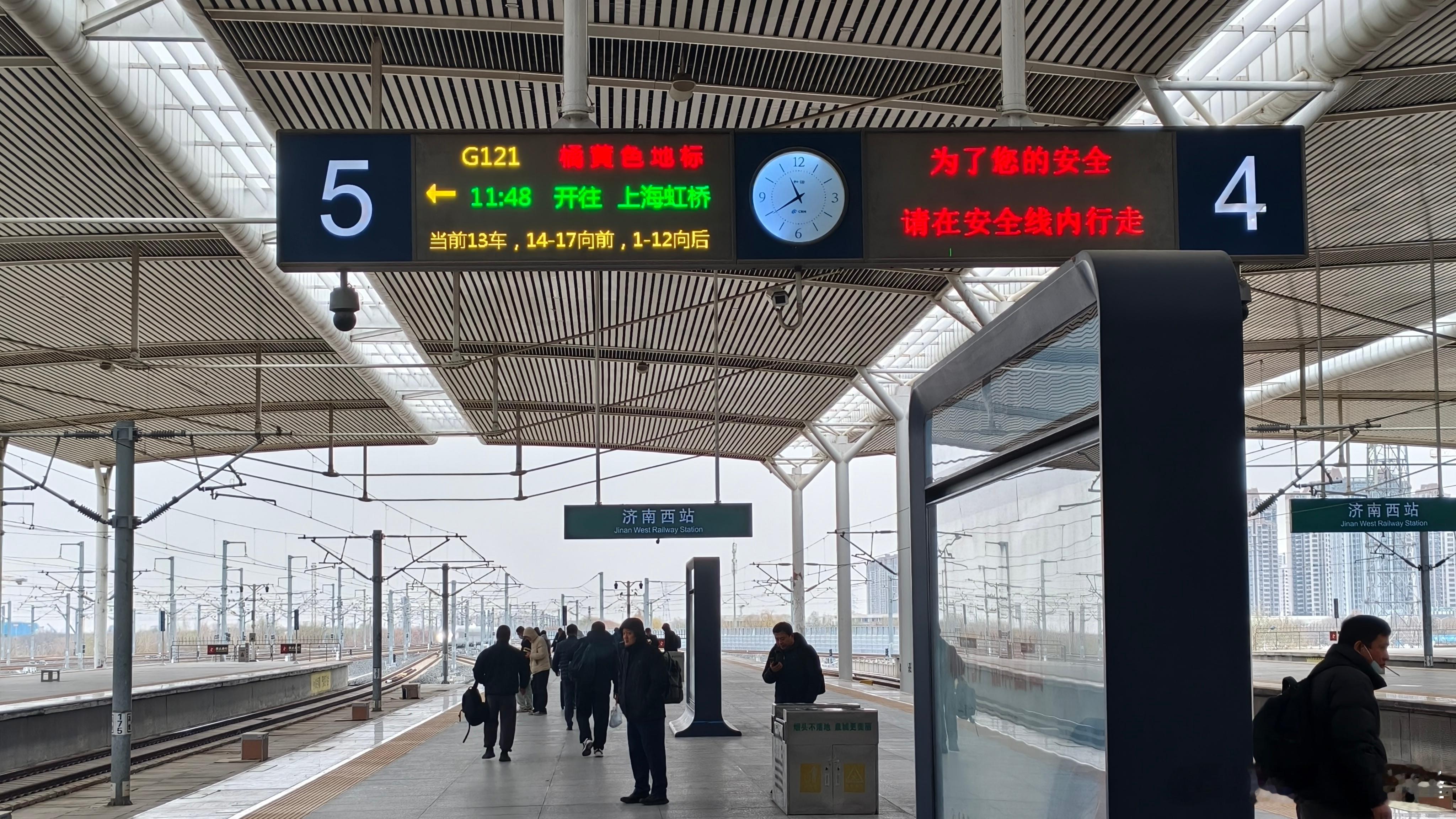 初雪将至，人已南行。 