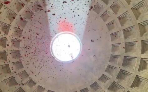 【⛪️ 罗马最令人叹为观止的传统之一今天在万神殿内举行】每年在五旬节——复活节后