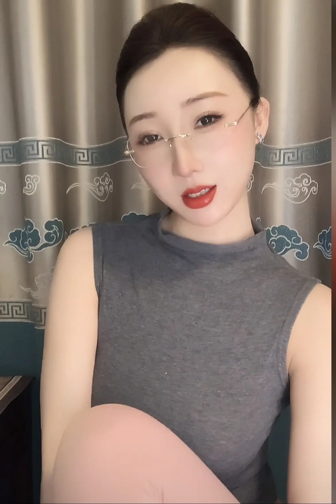 眼镜妹 熟女 瑜伽裤