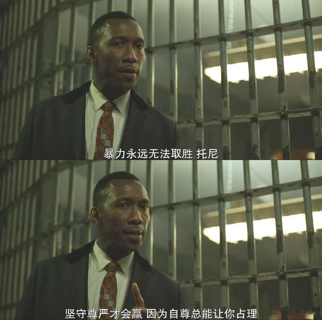 雷霆的比赛动作都没这么大。至少雷霆不会换上一个不打球的人，然后就是奔着去干对手核