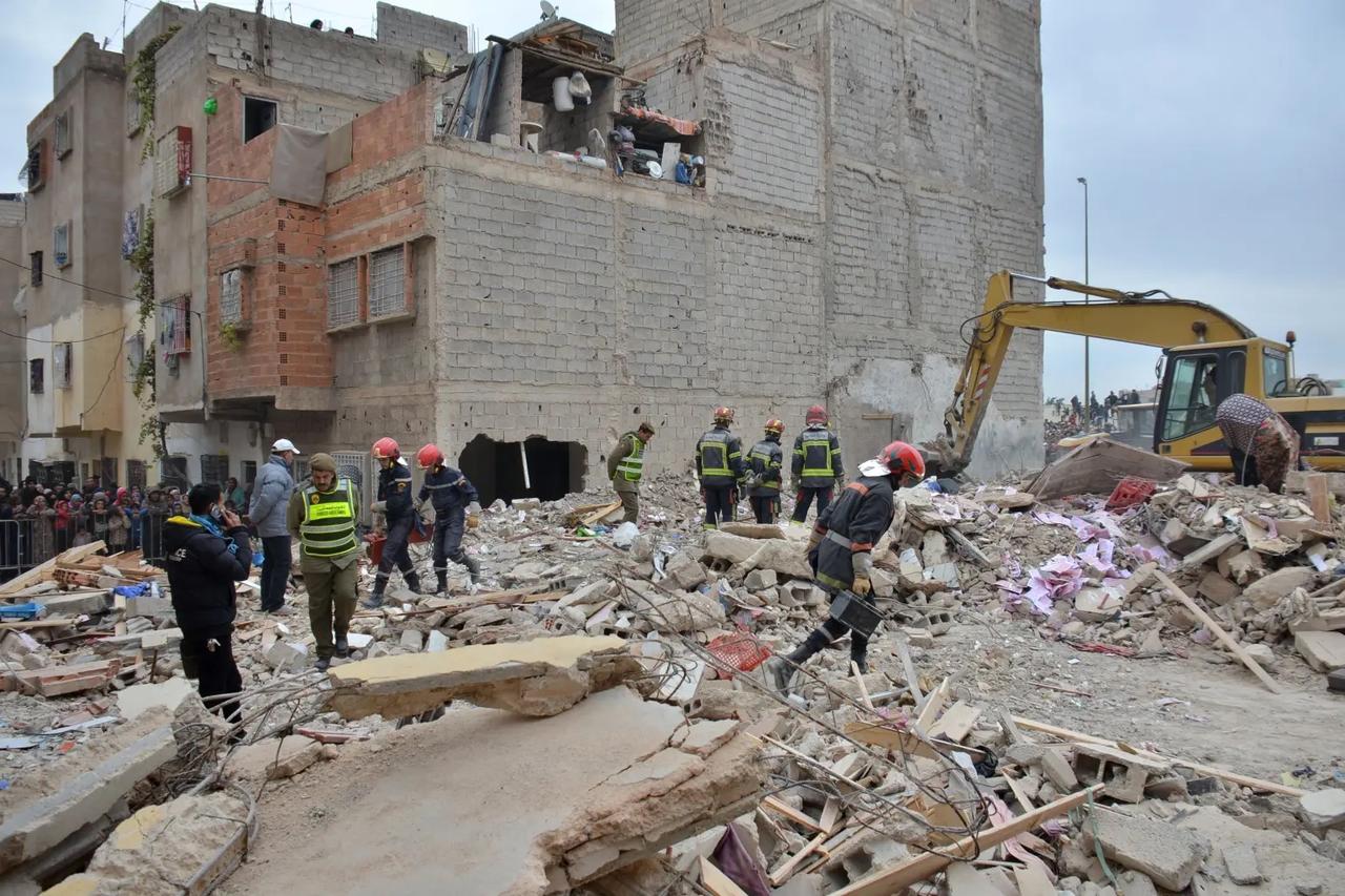 摩洛哥最古老的城市之一发生两栋建筑物倒塌事故，造成22人死亡，16人受伤。

检