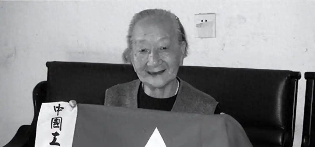女红军三过草地后在当地成了农民，朱老总得知真相后怒斥领导：你们可知她到底是谁吗？