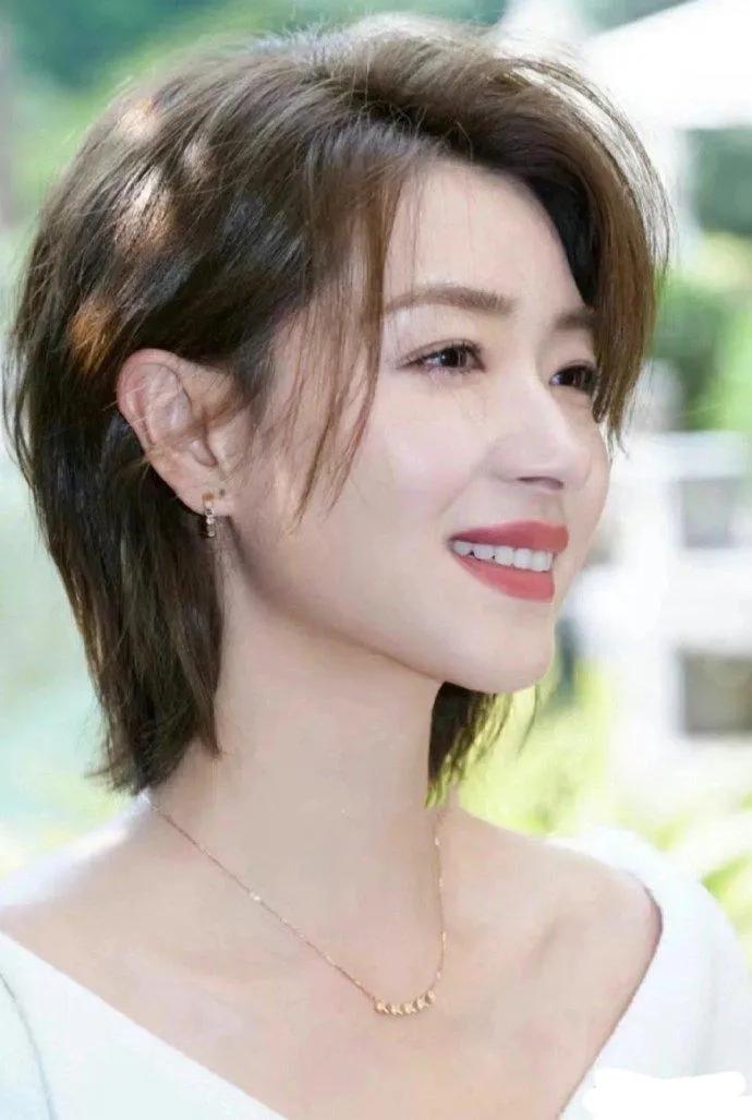 万茜的颜真是舒服，气质好绝，她评价的刘亦菲也是这么美，真是美人爱美人啊，爱了爱了