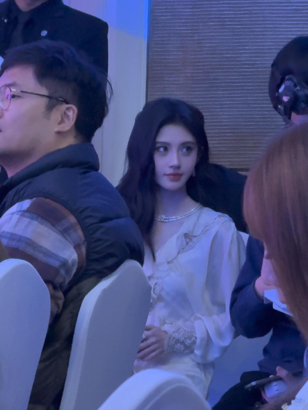 鞠婧祎亮相腾讯招商大会鞠婧祎出席腾讯招商大会鞠婧祎去腾讯招商大会，哇塞，[抱一抱