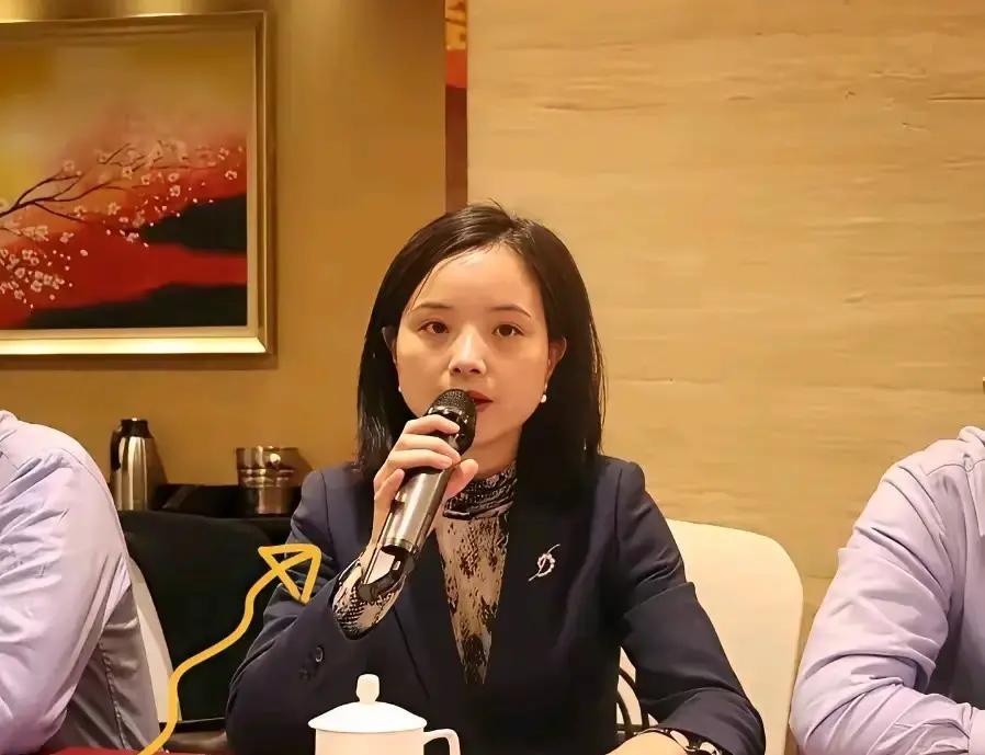 一觉睡醒
 
是不是全网都知道了
 
昨晚到今晨，围绕演员喻恩泰的私生活传闻在多