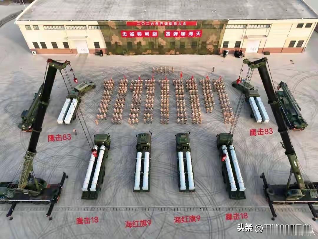 中国海军的几款舰载导弹，尺寸长短一目了然……[赞][赞][赞][可爱][星星眼]