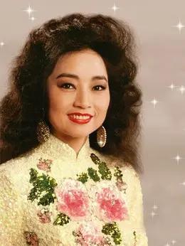 1980年，31岁的徐小凤准备嫁给汽车经理廖晖，对方生意做得很大，也对徐小凤提出