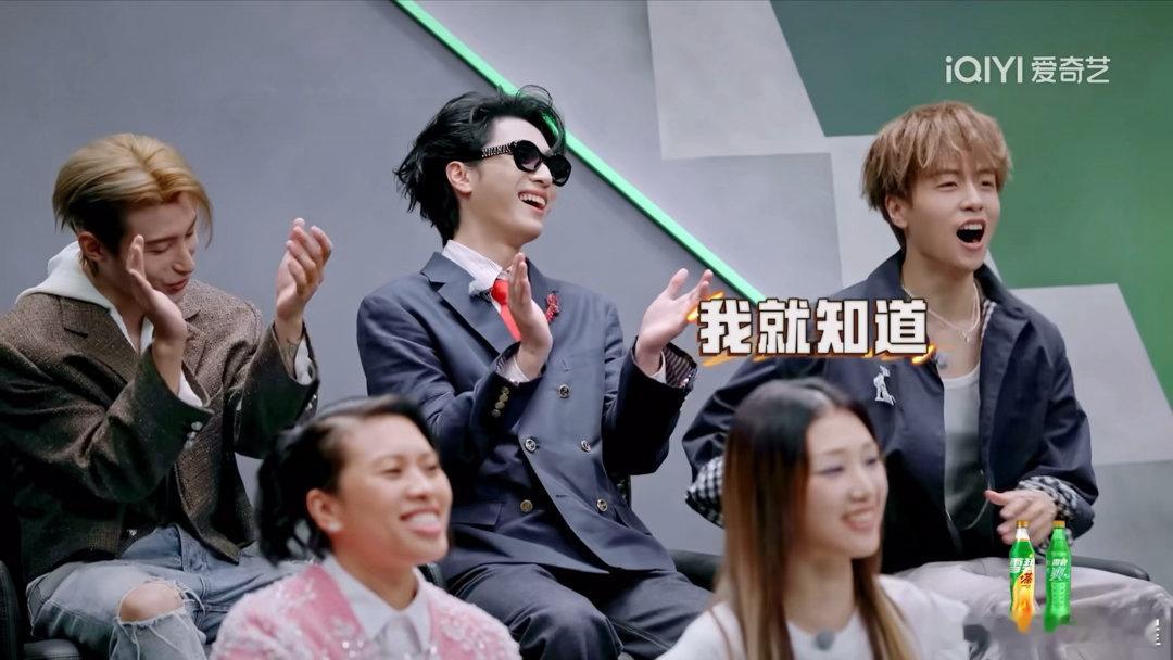 严浩翔起哄黄子弘凡笑晕现场！黄子弘凡被cue进行放狠话，严浩翔逮住机会起哄，把人