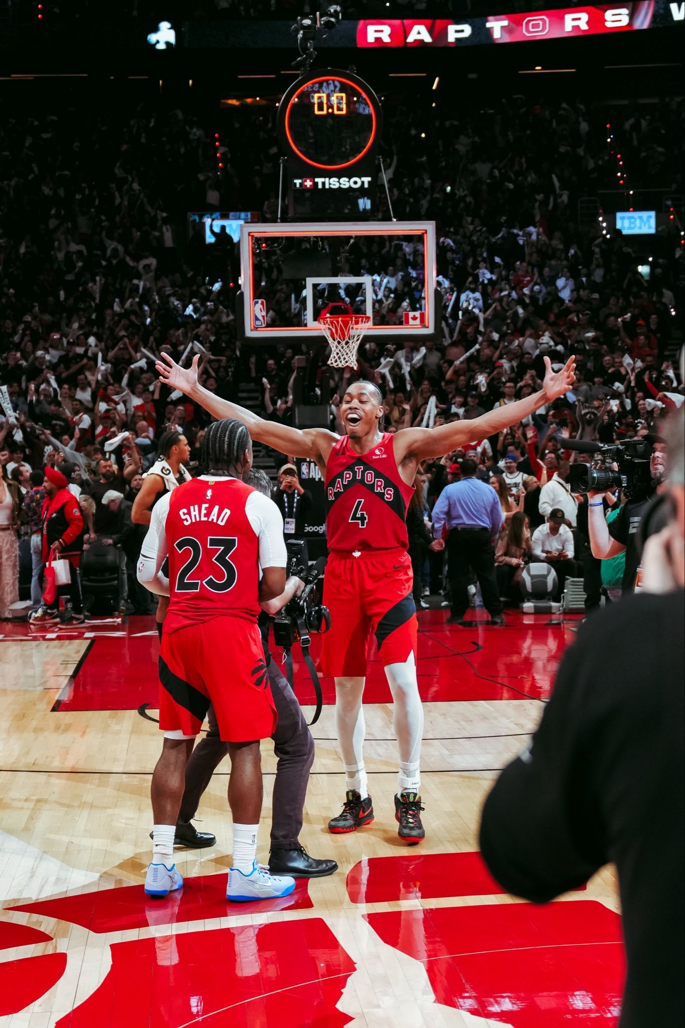 猛龙2比2骑士东部真热闹猛龙2比2骑士