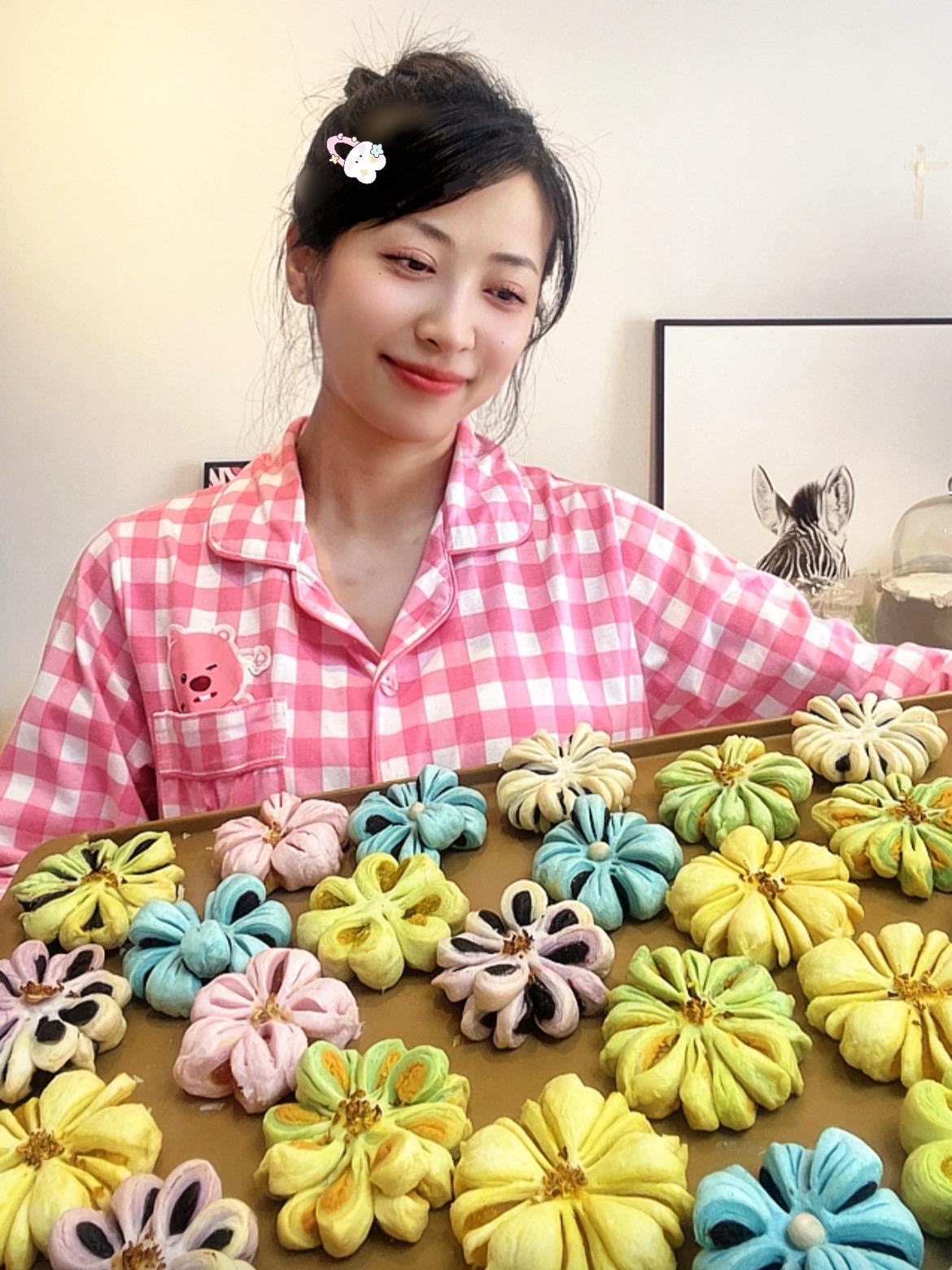 你拿什么跟我比？我会做花酥，你会吗😂