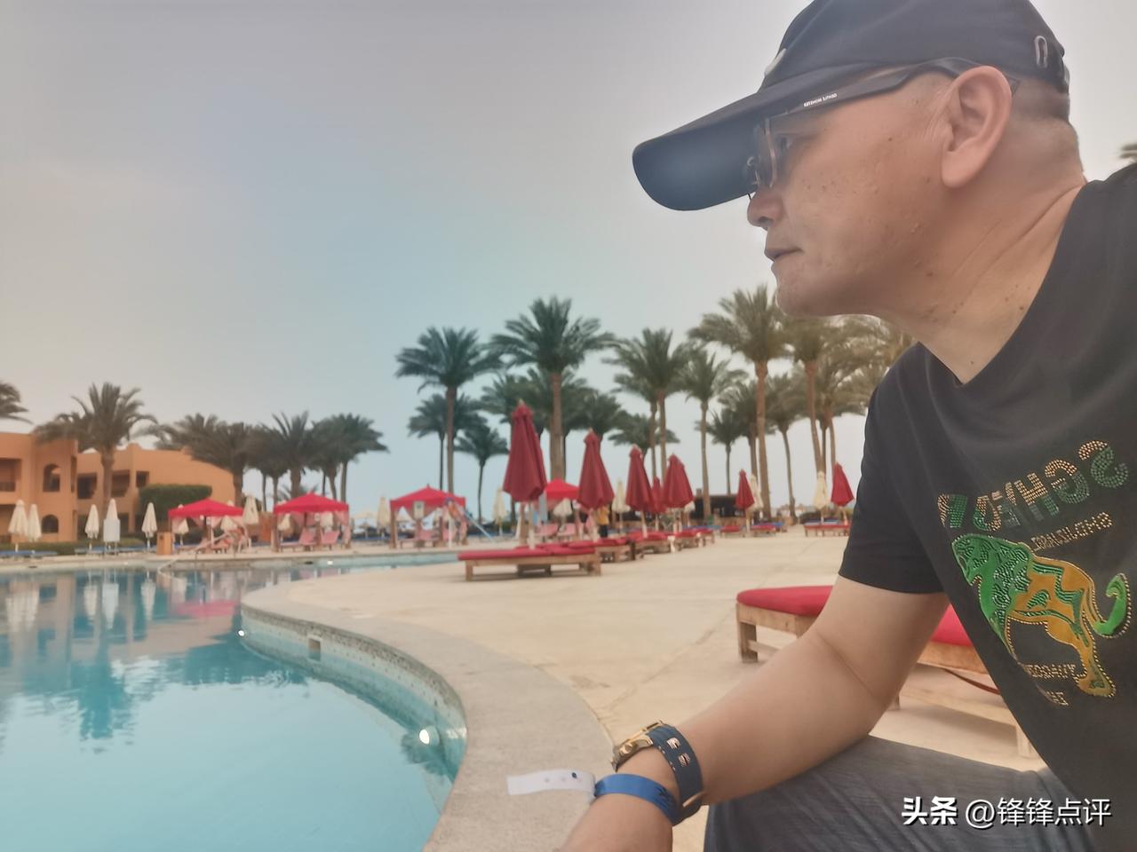 哈哈，今天我在红海海滩上跑了一圈！对，就是以前你们看过的电影红海行动的那个红海！