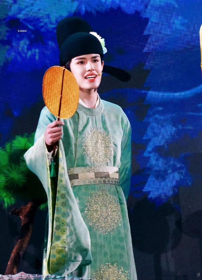登陆少年古风感饭拍  登陆少年古风感饭拍舞台  领略登陆少年的古风舞台魅力，饭拍